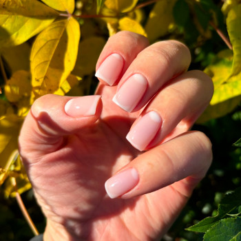 Манікюр
                    Мастер маникюра Альона Луцк