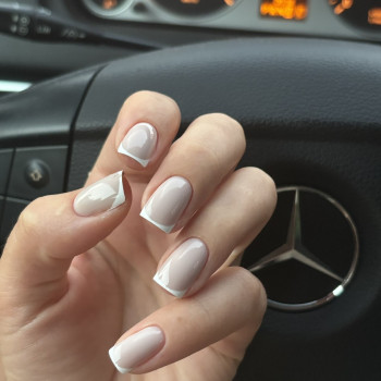 Манікюр
                    Мастер маникюра Альона Луцк