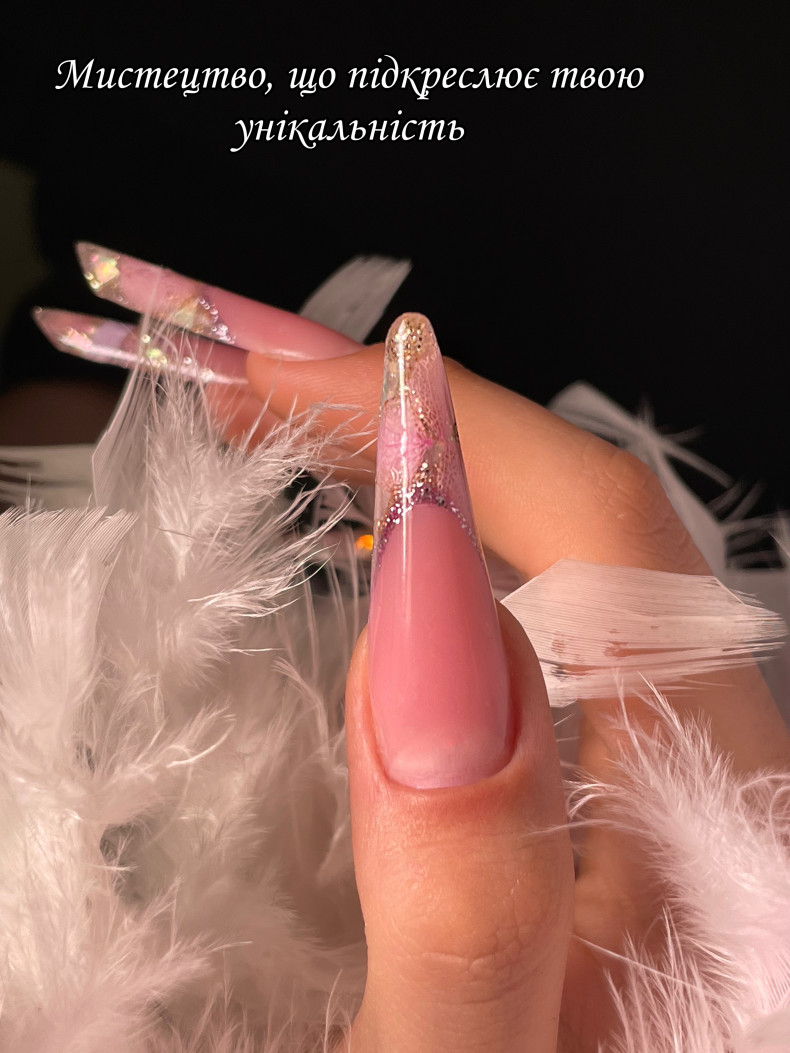 Декоративний френч із сухоцвітами, арочний мигдаль, фото - Майстер манікюру Віталіна Лень