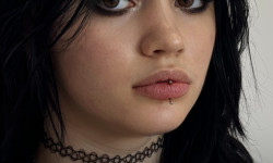 Пірсинг губи Майстер з пірсингу Ангелина Київ