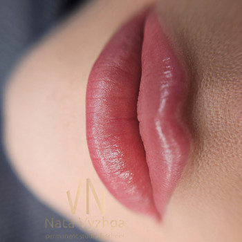 Перманентний макіяж губ в техніці оксамитові губи без набряків
