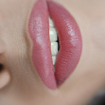 Перманентний макіяж губ в техніці губи без набряку