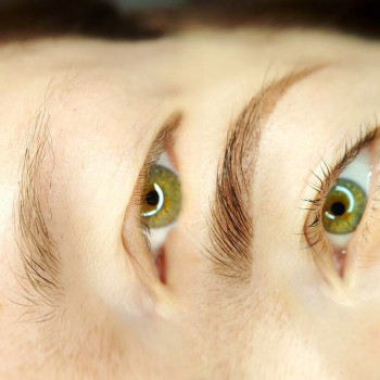 Корекція і фарбування брів