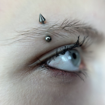 Пірсинг брови
                    Тату мастер Ірина Винница