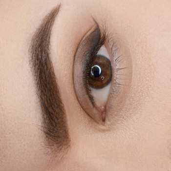 Стрілка з розтушовкою
                    Майстер перманентного макіяжу Светлана Київ