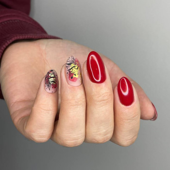 Червоний манікюр з дизайном, фото - Майстер манікюру Христина Ковбасюк