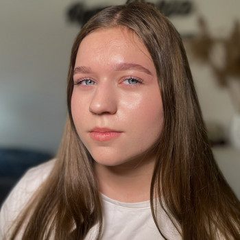 Корекція та фарбування брів