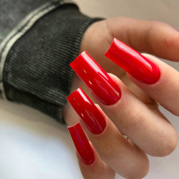 червоний манікюр, манікюр на довгі нігті
