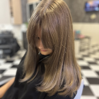 Стрижка каскад з чолкою вихід темного, фото - Салон краси Your Style