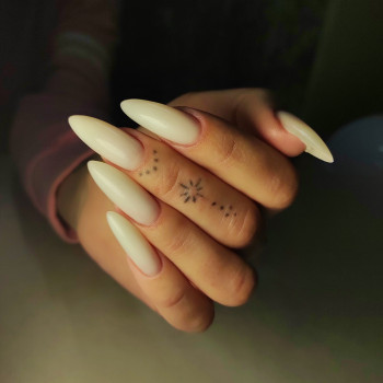 Манікюр на довгі нігті молочний, фото - Майстер манікюру Татьяна Фильчук Можарова