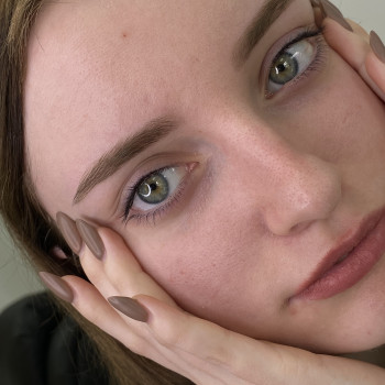 Фарбування брів +корекція
                    Бровист Карина Киев