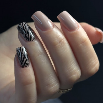 Нарощування нігтів , гель лак ,укріплення нігтів .
                    Майстер депіляції Юлия Суми