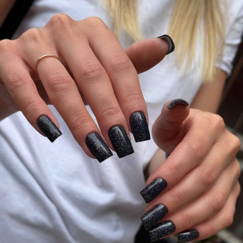 Манікюр зі зняттям та покриттям
                    Салон красоты Fargo Киев