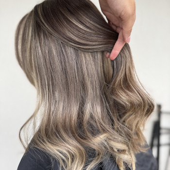 Складні техніки фарбування
                    Перукар Анастасия Чернівці