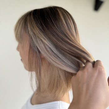 Складні техніки фарбування
                    Перукар Анастасия Чернівці