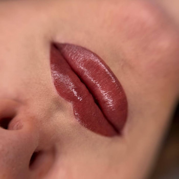 Перманентний макіяж губ
                    Тату мастер Дарина Буча