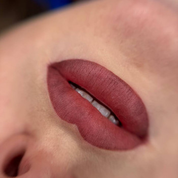 Перманентний макіяж губ
                    Тату мастер Дарина Буча