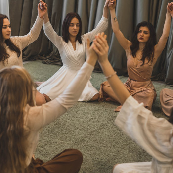 Жіноче коло
                    Фотограф Наталья Хмельницький