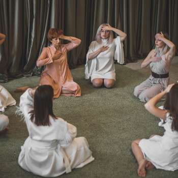 Жіноче коло
                    Фотограф Наталья Хмельницький