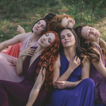 Жіноче коло
                    Фотограф Наталья Хмельницький