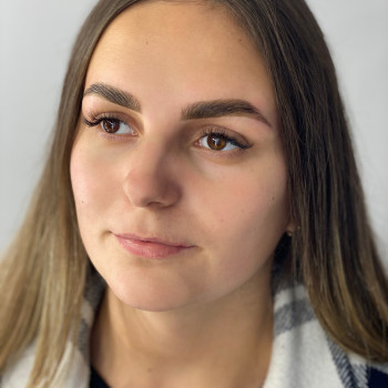 Корекція та фарбування брів