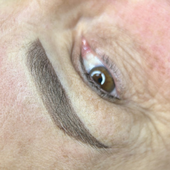 Перманентний макіяж брів
                    Мастер перманентного макияжа Оксана Вышгород