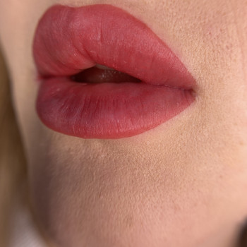 Перманентний макіяж губ
                    Мастер перманентного макияжа Оксана Вышгород