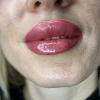 Перманентний макіяж губ
                    Мастер перманентного макияжа Оксана Вышгород