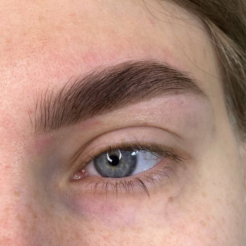 Оформлення та ламінування брів і вій
                    Мастер по наращиванию волос Яна Киев