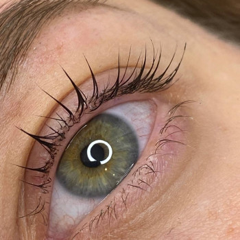 Оформлення та ламінування брів і вій
                    Мастер по наращиванию волос Яна Киев