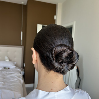 зачіска пучок