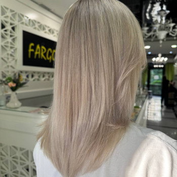 Фарбування з освітленням, шатуш
                    Салон красоты Fargo Киев