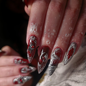 Бордовый маникюр на длинные ногти с серебром, фото - Мастер маникюра Ксена Лепетченко