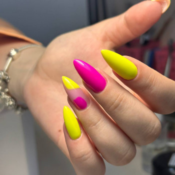 Нарощення нігтів
                    Майстер манікюру Дарья Сміла