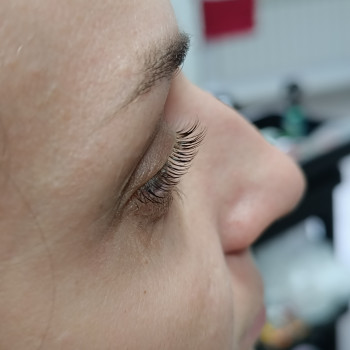 Ламінування вій
                    Парикмахер-колорист Виктория Буча