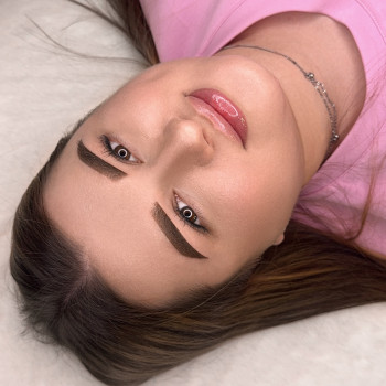 перманентний макіяж брів одразу після процедури