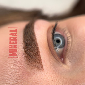 перманентний макіяж брів (макро зйомка)