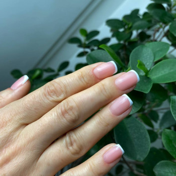 Манікюр зі зняттям та покриттям
                    Салон красоты Fargo Киев