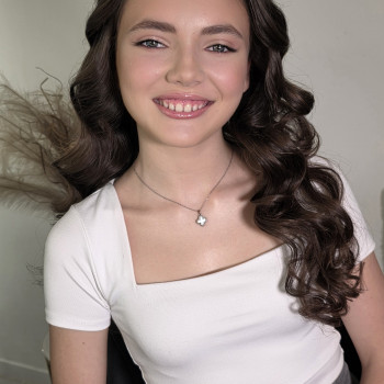 Макіяж та зачіска на вінєтку