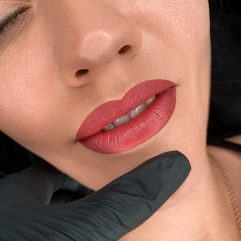 Перманентний макіяж губ🍒 виконаний у техніці Матова помада