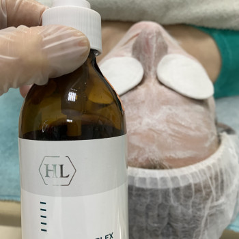 Пілінг обличчя , шиї , декольте .