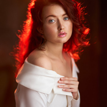 Студійний портрет, робота з світловими відблисками