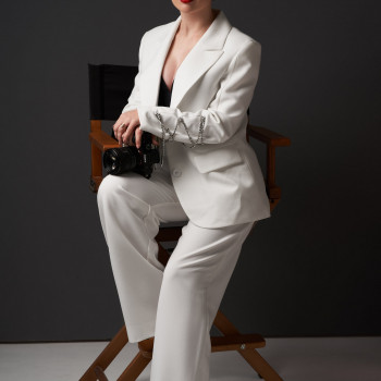 Жіночий діловий портрет