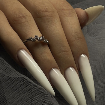 Белый маникюр на длинные ногти стилет, фото - Мастер маникюра Вита