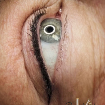 Стрілочка із розтушуванням
                    Мастер перманентного макияжа Алиса Ивано-Франковск