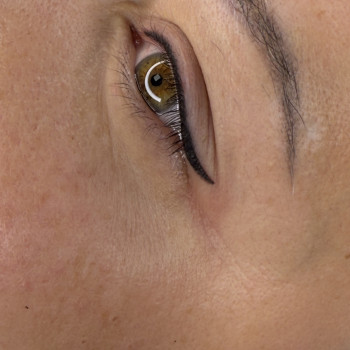 Стрілочка із розтушуванням
                    Мастер перманентного макияжа Алиса Ивано-Франковск