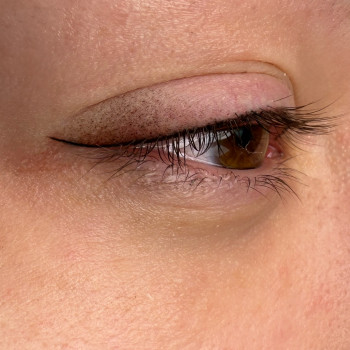 Стрілочка із розтушуванням
                    Мастер перманентного макияжа Алиса Ивано-Франковск