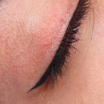 Стрілочка із розтушуванням
                    Мастер перманентного макияжа Алиса Ивано-Франковск