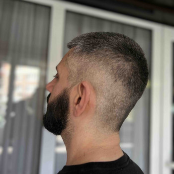 Чоловіча стрижка-650грн.
  