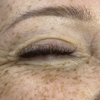 Обʼєм на рідкі вії